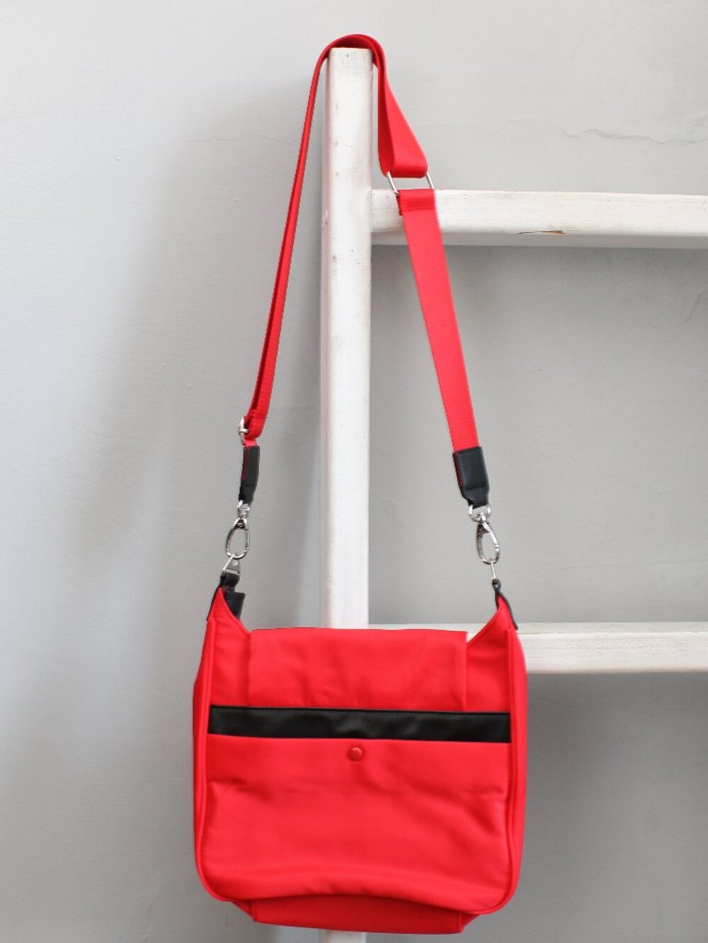 IHKWIP Metro Messenger Crossbody Nylon Bag Red Black - Picture 2 of 8